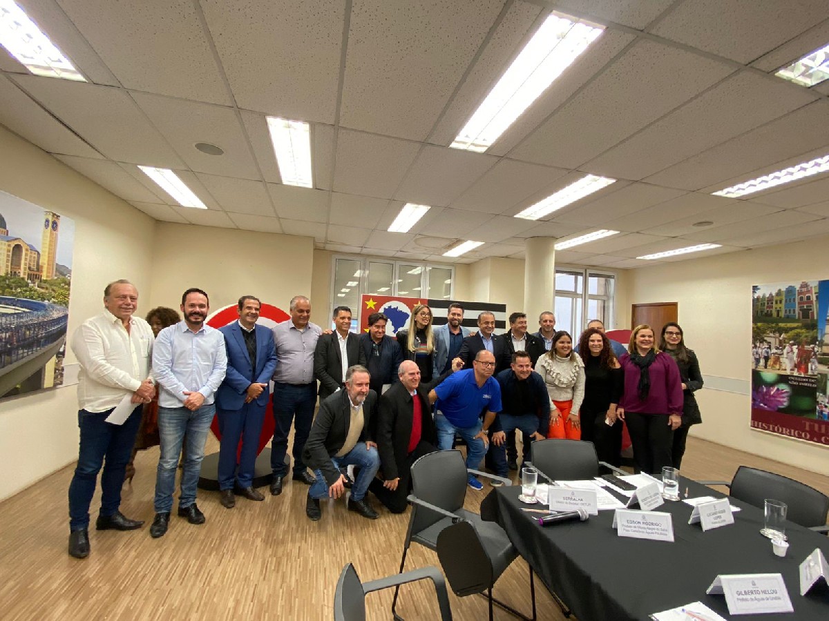 Prefeitos e gestores do Circuito das Águas Paulista se reúnem com secretário de Estado de Turismo e Viagens, Roberto de Lucena